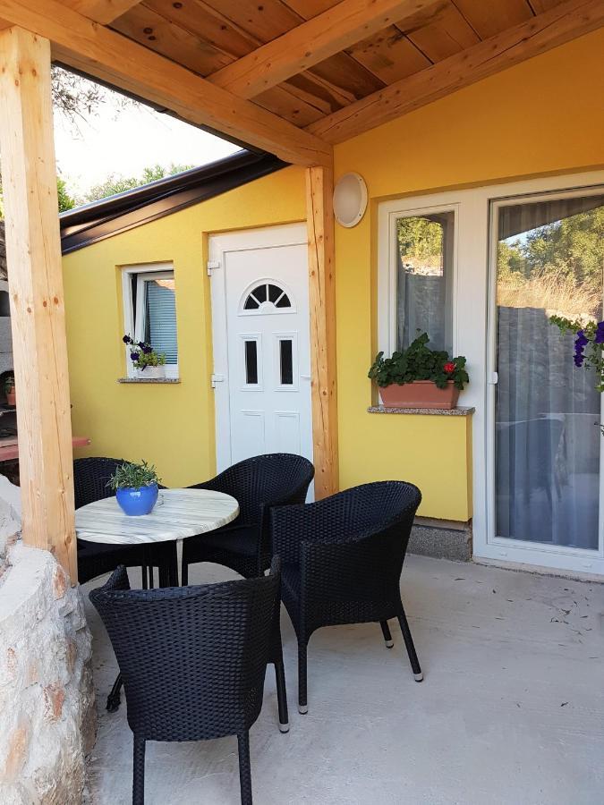 Apartmani Ljerka Malinska Eksteriør bilde