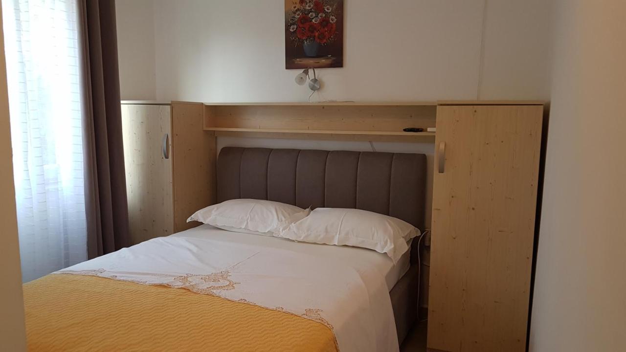 Apartmani Ljerka Malinska Eksteriør bilde
