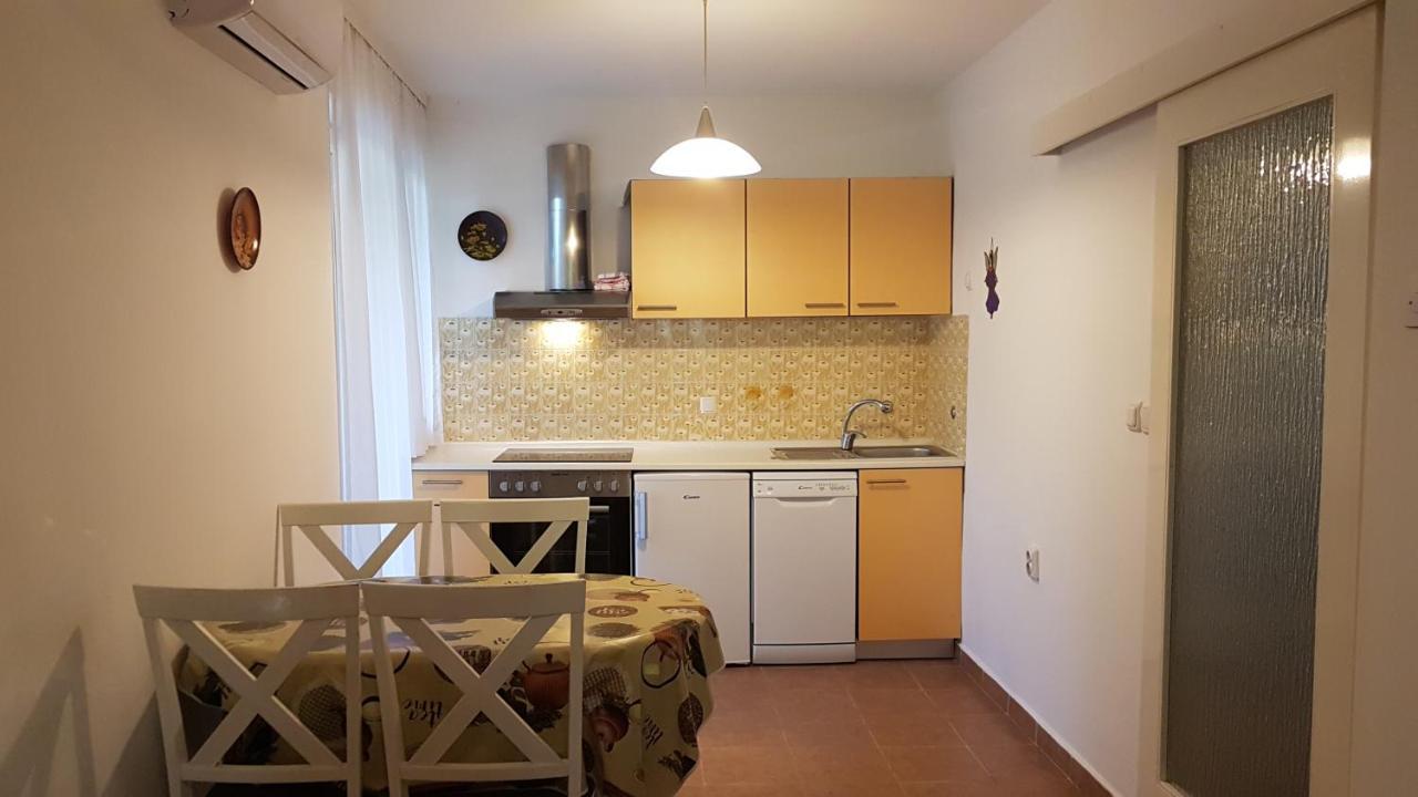 Apartmani Ljerka Malinska Eksteriør bilde